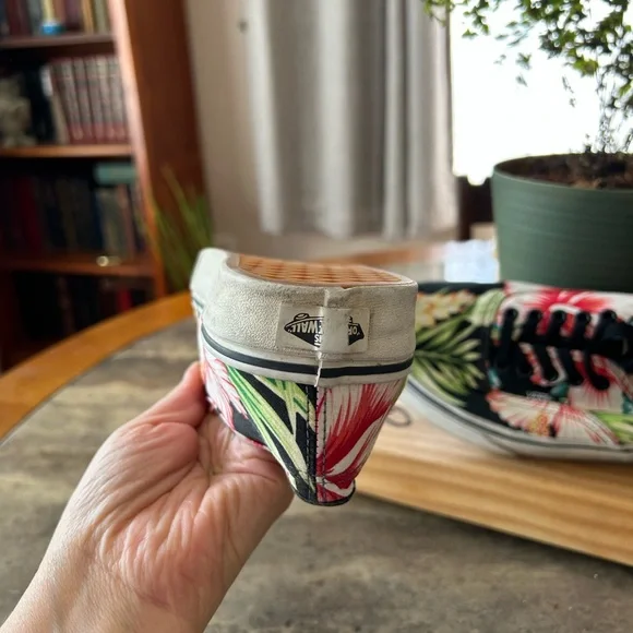 Women’s Floral Vans - Picture 5 of 6